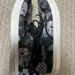 Size Men’s 9 - Vans Pineapple Shoes